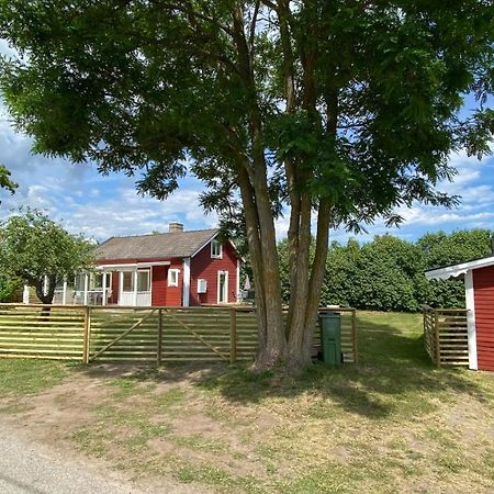 Charmig, Nyrenoverat Och Fullt Utrustad Stuga. Anpassad Foer Hundar, Naera Till Naturen Och Havet. Gangavstand Till Golfbana. Kalmar Eksteriør billede